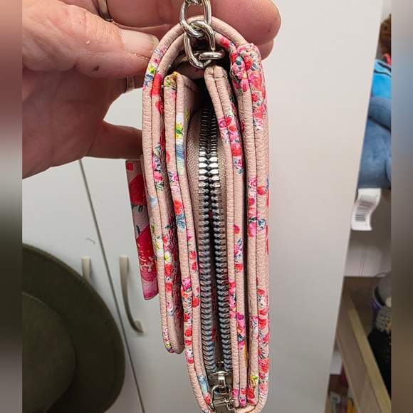 Betsey Johnson Floral Bow Crossbody Bag - Picture 4 of 5